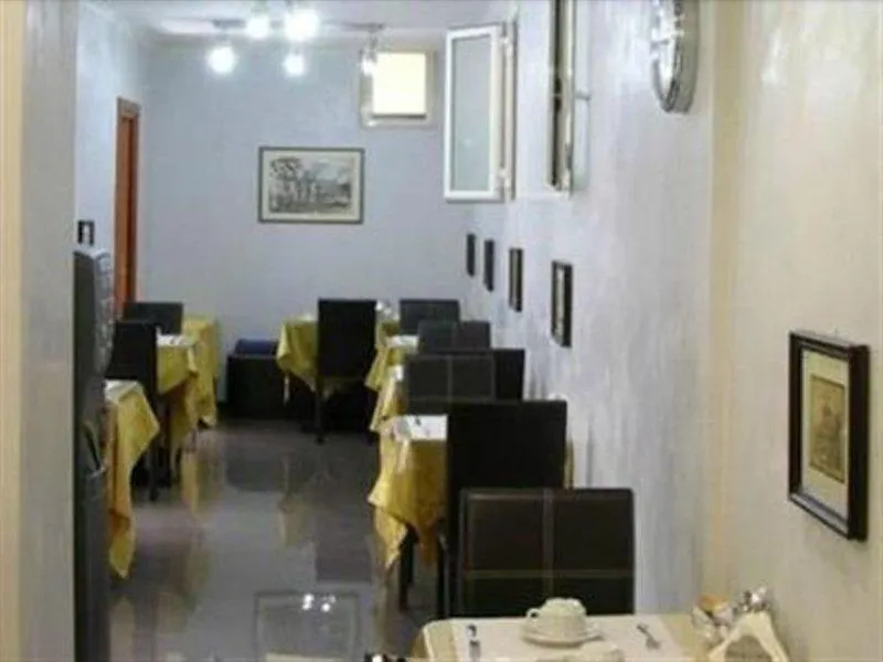 La Luna Romana 2*, Rome Italy